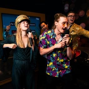 singa-karaoke-ql98Uga1IvA-unsplash